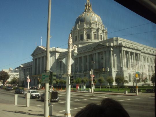 02-35 Passage devant devant l'hotel de ville de San Francisco (City Hall)